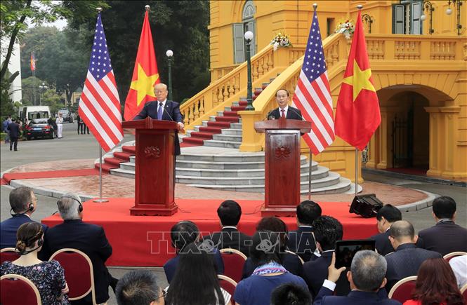 Chủ tịch nước Trần Đại Quang và Tổng thống Hoa Kỳ Donald Trump tại cuộc họp báo quốc tế, sau khi kết thúc hội đàm trong chuyến thăm cấp Nhà nước tới Việt Nam từ ngày 11-12/11/2017 của Tổng thống Hoa Kỳ. Ảnh: Nhan Sáng - TTXVN