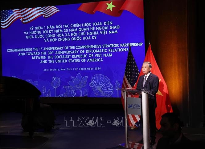 Tối 22/9/2024, giờ địa phương (sáng 23/9, giờ Việt Nam), tại thành phố New York, Hoa Kỳ, Tổng Bí thư, Chủ tịch nước Tô Lâm và Phu nhân cùng đoàn đại biểu cấp cao Việt Nam dự Lễ kỷ niệm 1 năm Quan hệ Đối tác chiến lược toàn diện và hướng tới kỷ niệm 30 năm Quan hệ ngoại giao giữa Việt Nam và Hoa Kỳ. Ảnh: Lâm Khánh - TTXVN