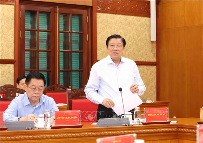 Đồng chí Phan Đình Trạc, Uỷ viên Bộ Chính trị, Bí thư Trung ương Đảng, Trưởng Ban Nội chính Trung ương, Phó Trưởng Ban Thường trực Ban Chỉ đạo phát biểu tại phiên họp. Ảnh: Phương Hoa - TTXVN