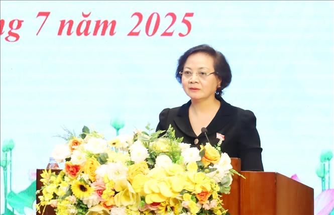 Phó Trưởng ban Tổ chức Trung ương, Bộ trưởng Bộ Nội vụ Phạm Thị Thanh Trà giải đáp kiến nghị của cử tri. Ảnh: Tuấn Anh - TTXVN