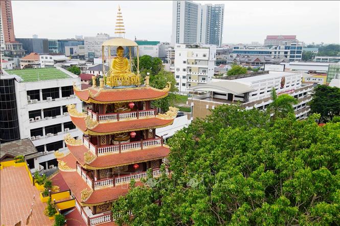 Chùa Phật Tích nổi bật giữa không gian là tháp bảy tầng. Ảnh: Đỗ Bá Thành. PV TTXVN tại Lào 