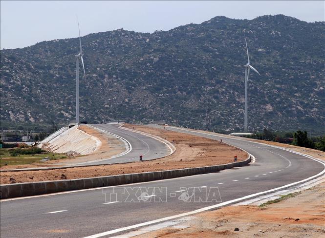 A route connecting the North-South Expressway and the National Highway 1 is nearly completed in central province of Ninh Thuan. VNA Photo: Công Thử 