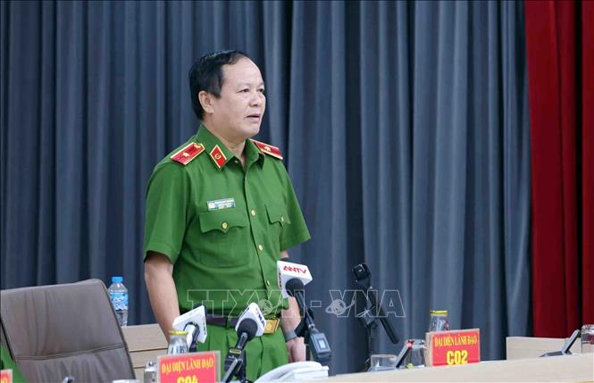 Thiếu tướng Phan Mạnh Trường, Phó Cục trưởng Cục Cảnh sát hình sự, Bộ Công an trả lời câu hỏi của phóng viên các cơ quan thông tấn, báo chí. Ảnh: Phạm Kiên – TTXVN