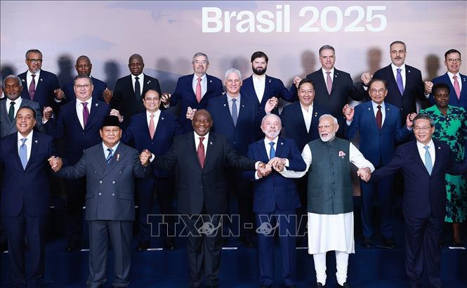Thủ tướng Phạm Minh Chính và các Trưởng đoàn tham dự Hội nghị BRICS mở rộng năm 2025 chụp ảnh chung. Ảnh: Dương Giang-TTXVN
