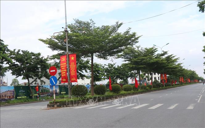 Phường Phù Khê, tỉnh Bắc Ninh tràn ngập cờ, trang trí tại. Ảnh: Thái Hùng- TTXVN