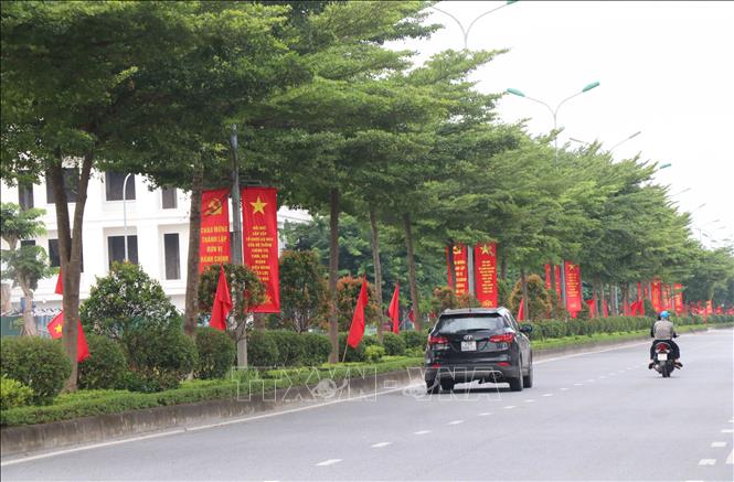 Phường Phù Khê, tỉnh Bắc Ninh tràn ngập cờ, trang trí tại. Ảnh: Thái Hùng - TTXVN