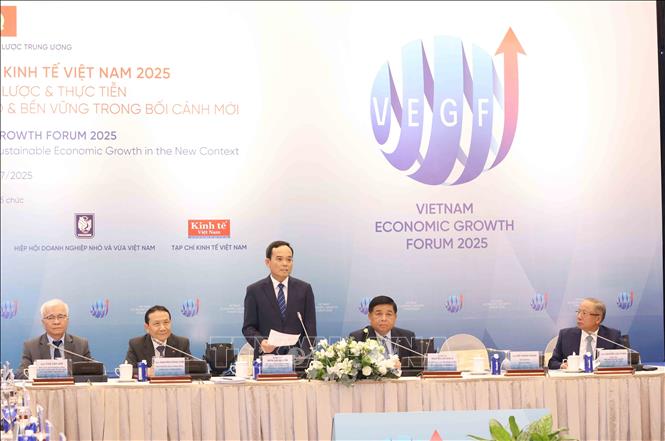 Đồng chí Trần Lưu Quang, Bí thư Trung ương Đảng, Trưởng Ban Chính sách, Chiến lược Trung ương phát biểu khai mạc Diễn đàn. Ảnh: Phương Hoa – TTXVN