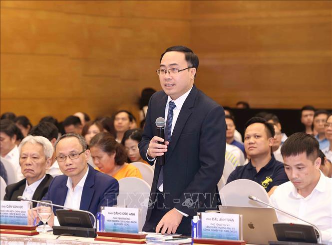 Ông Đặng Đức Anh, Phó Viện trưởng Viện nghiên cứu chính sách chiến lược phát biểu tại Diễn đàn. Ảnh: Phương Hoa – TTXVN