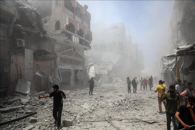 Những ngôi nhà bị phá hủy sau vụ không kích của Israel xuống thành phố Gaza, ngày 31/5/2025. Ảnh: THX/TTXVN