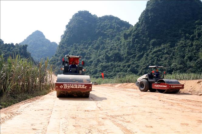 Thi công dự án cao tốc Đồng Đăng - Trà Lĩnh. Ảnh: Văn Đạt - TTXVN

