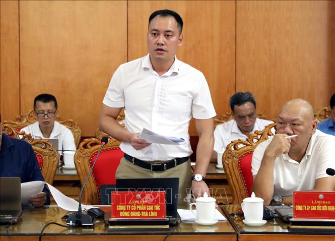Ông Lương Văn Hiệp, Tổng Giám đốc Công ty cổ phần Cao tốc Hữu Nghị - Chi Lăng - doanh nghiệp dự án phản ánh gặp nhiều khó khăn trong giải phóng mặt bằng. Ảnh: Văn Đạt - TTXVN