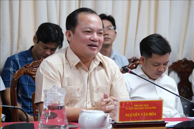Phó Chủ tịch UBND thành phố Cần Thơ Nguyễn Văn Hòa phát biểu tại buổi làm việc. Ảnh: Thanh Liêm - TTXVN