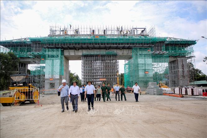 Đoàn khảo sát tỉnh Tây Ninh khảo sát tại Dự án xây dựng cửa khẩu quốc tế Tân Nam. Ảnh: Giang Phương - TTXVN