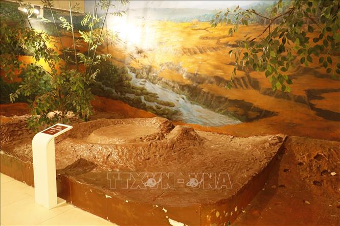Mô hình hệ thống Thành đất hình tròn Lộc Tấn II. Ảnh: K GỬIH -TTXVN
