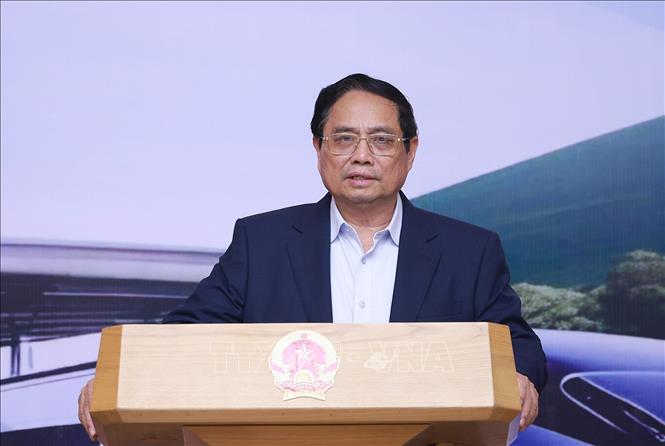 Thủ tướng Phạm Minh Chính chủ trì Phiên họp thứ ba của BCĐ các công trình trọng điểm, dự án quan trọng quốc gia lĩnh vực đường sắt. Ảnh: Dương Giang-TTXVN 
