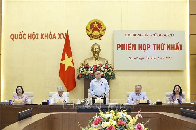 NA Chairman Tran Thanh Man chairs the meeting. VNA Photo: Doãn Tấn