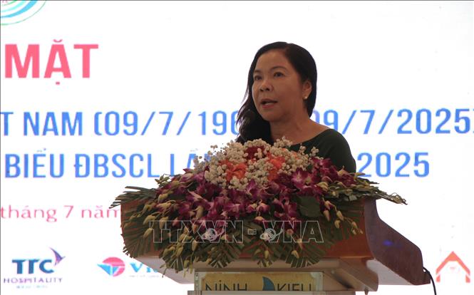 Các đại biểu trình bày tham luận. Ảnh: Nguyễn Hằng - TTXVN