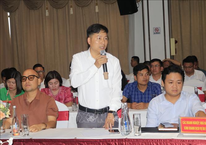 Đại diện các doanh nghiệp du lịch phát biểu thảo luận tại hội nghị.  Ảnh: Đinh Thùy - TTXVN