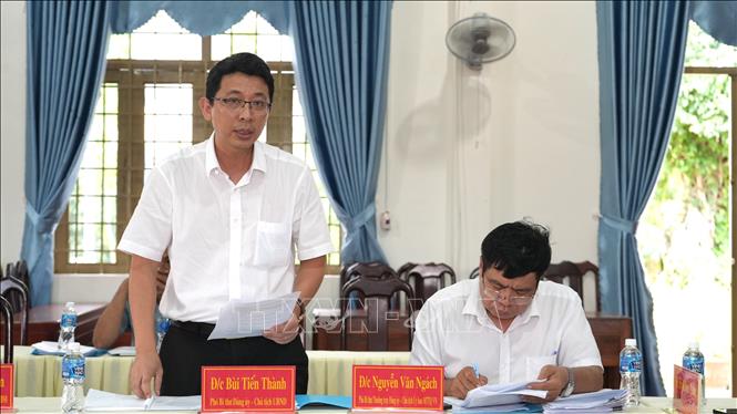 Ông Bùi Tiến Thành, Chủ tịch UBND xã Phước Chỉ, tỉnh Tây Ninh báo cáo tình hình hoạt động của xã khi vận hành chính quyền địa phương 2 cấp. Ảnh: Minh Phú – TTXVN