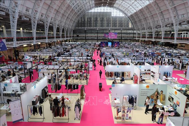 Quang cảnh Hội chợ thời trang dệt may London (Source Fashion London). Ảnh Hữu Tiến - PV TTXVN tại Anh.