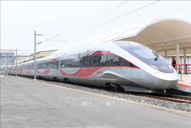 Tàu Phục Hưng với vận tốc 350km/h. Ảnh: Công Tuyên - PV TTXVN tại Trung Quốc