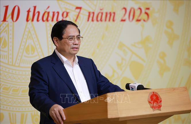 Thủ tướng Phạm Minh Chính chủ trì Hội nghị đánh giá 03 năm thực hiện Nghị quyết số 18-NQ/TW và 01 năm thi hành Luật Đất đai năm 2024. Ảnh: Dương Giang-TTXVN 
