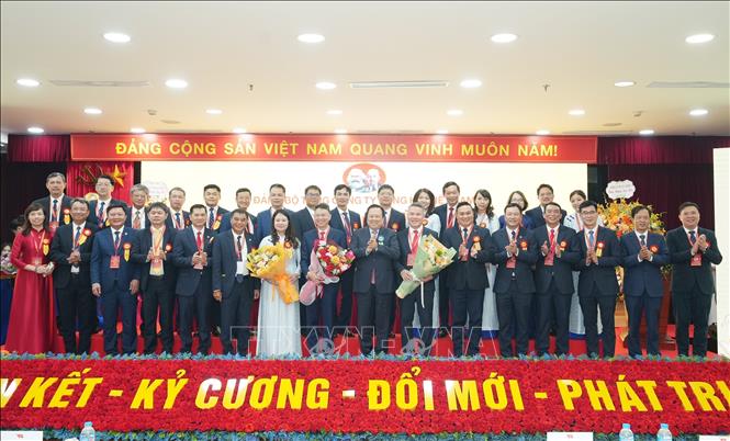 Ban Chấp hành Đảng bộ Tổng công ty Hàng hải Việt Nam lần thứ VII, nhiệm kỳ 2025 - 2030 ra mắt Đại hội. Ảnh: TTXVN