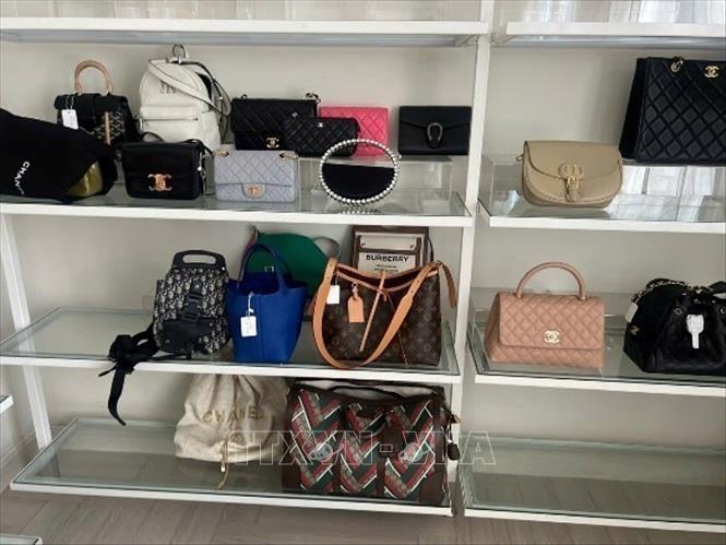 Hàng hóa trốn thuế bị lực lượng chức năng phát hiện, thu giữ. Ảnh: TTXVN phát