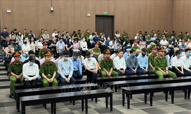 Các bị cáo nghe Tòa tuyên án. Ảnh: TTXVN phát