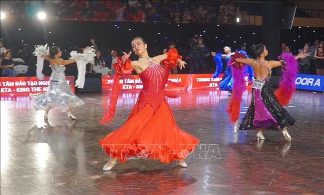An ensemble dance by the athletes. VNA Photo: Trung Tuyến