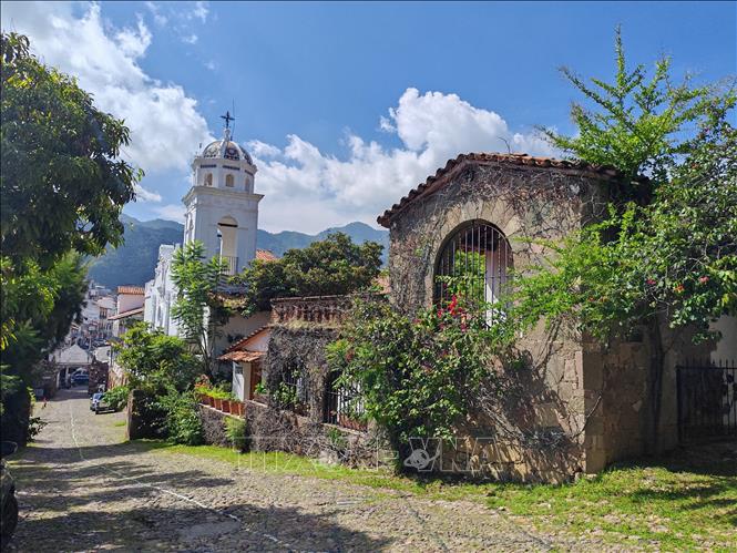Con đường đá quanh khánh sạn Posada de la Misión ở thành phố Taxco. Ảnh: Phương Lan - PV TTXVN tại Mexico