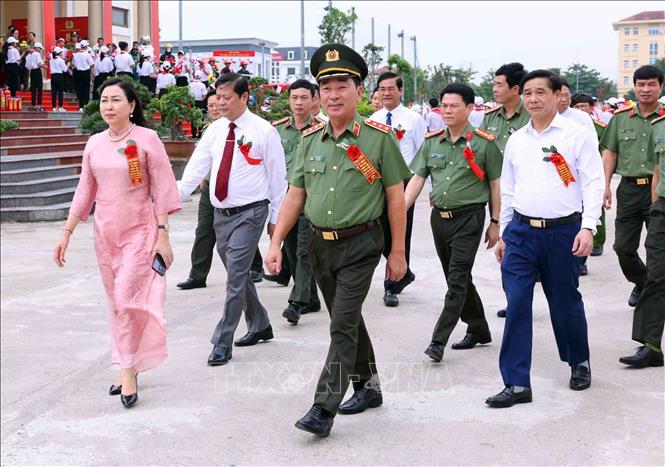 Thượng tướng Trần Quốc Tỏ, Thứ trưởng Bộ Công an tới dự Ngày hội toàn dân bảo vệ An ninh Tổ quốc xã Phát Diệm, tỉnh Ninh Bình. Ảnh: Phạm Kiên - TTXVN