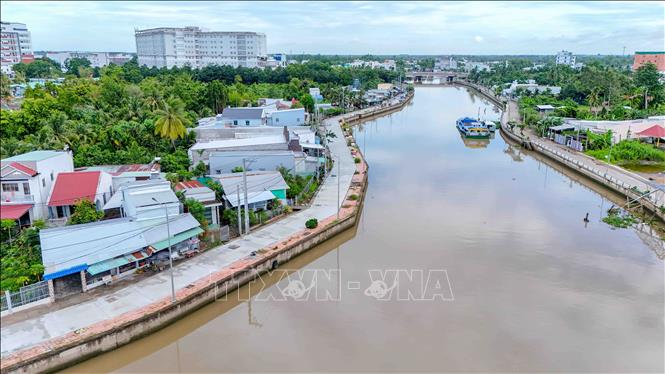 Dự án Kè Cái Sơn sẽ hoàn thành cuối năm 2025 sau khi được UBND thành phố Cần Thơ phê duyệt điều chỉnh chủ trương đầu tư vào tháng 4/2025. Ảnh: Thanh Liêm - TTXVN