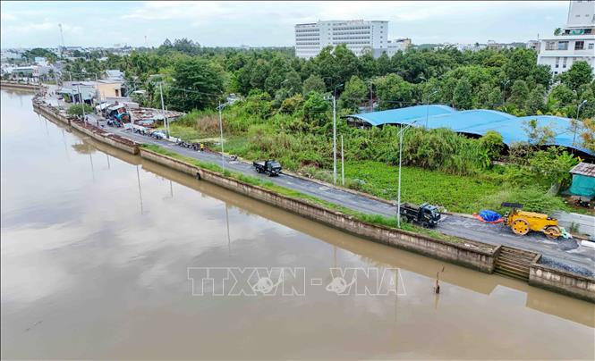 Điểm đầu dự án Kè Cái Sơn tại phường An Bình, thành phố Cần Thơ sẽ được thi công hạng mục đường đi trong vài ngày tới. Ảnh: Thanh Liêm - TTXVN
