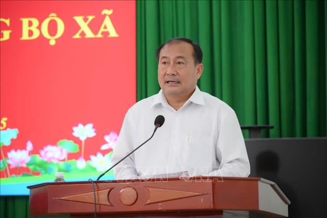 Bí thư Đảng uỷ xã Thuận Mỹ Nguyễn Văn Khải tại buổi đối thoại với người dân khi vận hành chính quyền mới. Ảnh: Đức Hạnh - TTXVN