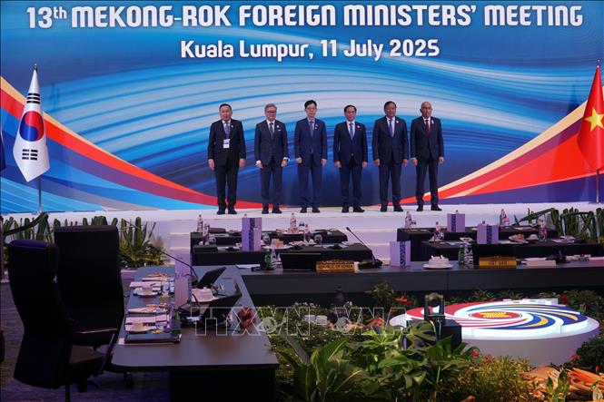 Deputy Prime Minister and Minister of Foreign Affairs Bui Thanh Son attends the 13th Mekong-RoK Foreign Ministers' Meeting. VNA Photo