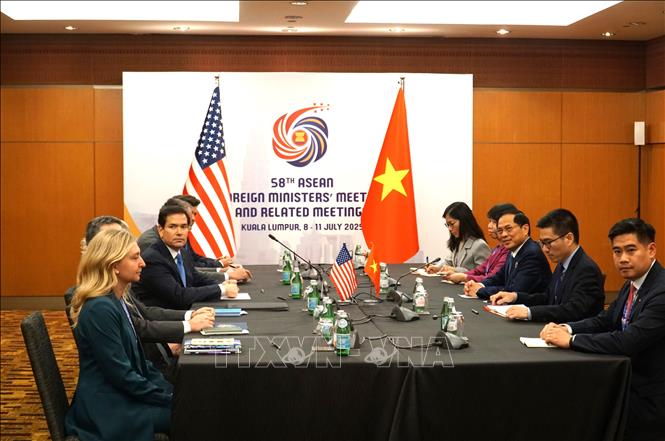 Deputy Prime Minister and Minister of Foreign Affairs Bui Thanh Son meets with US Secretary of State Marco Rubio. VNA Photo