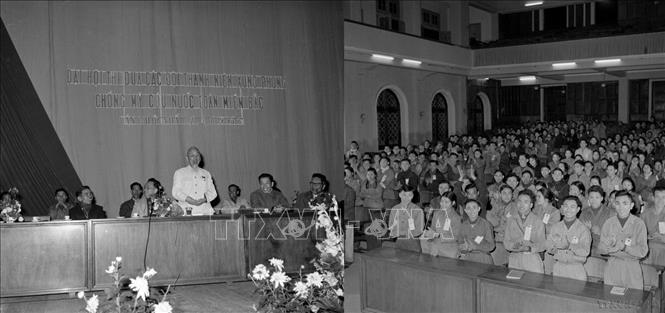 Chủ tịch Hồ Chí Minh dự và phát biểu tại Đại hội thi đua các đội thanh niên xung phong chống Mỹ cứu nước toàn miền Bắc (1/1967). Ảnh: Văn Lượng - TTXVN