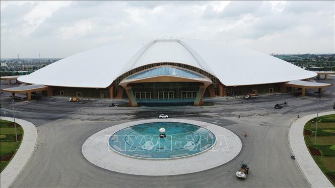 The musical fountain in front of the Kim Quy Exhibition Hall will be lit up at night. VNA Photo: Quốc Khánh