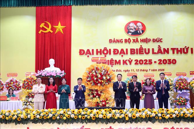 Lãnh đạo thành phố Đà Nẵng chúc mừng đại hội. Ảnh: Trần Lê Lâm - TTXVN 
