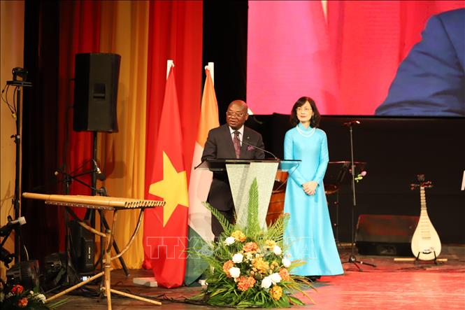 Ông Évariste Koffi Yapi, Tổng Thư ký Bộ Ngoại giao, Hội nhập châu Phi và Người Côte d’Ivoire ở nước ngoài, Đại diện Chính thức của Chính phủ Cộng hòa Côte d’Ivoire tại sự kiện, phát biểu chúc mừng 50 năm quan hệ ngoại giao giữa hai nước. Ảnh: Hồng Minh - P/v TTXVN tại châu Phi