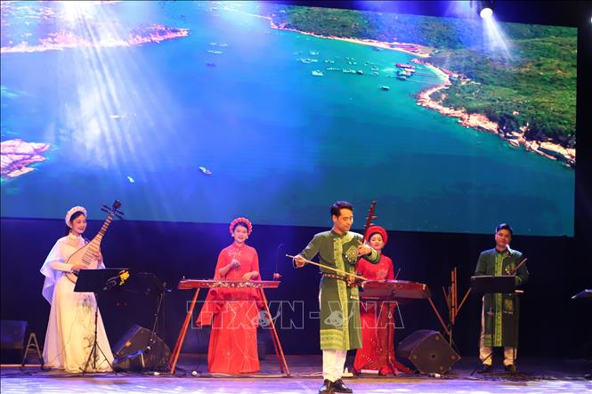 Cultural performances, fashion, and cuisine are held to celebrate a half-century of growing ties. VNA Photo: Hồng Minh