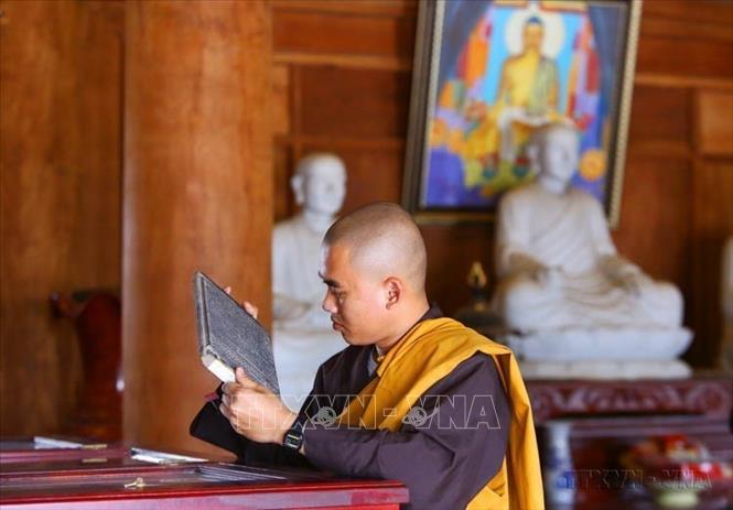 Chùa Vĩnh Nghiêm (Bắc Ninh), thuộc hệ thống Quần thể di tích và danh thắng Yên Tử - Vĩnh Nghiêm - Côn Sơn, Kiếp Bạc (gọi tắt là Yên Tử), là ngôi chùa cổ có từ thời Lý. Đặc biệt, chùa có 6.021 mặt của 3.050 tấm mộc bản khắc kinh Phật và kinh Trúc Lâm bằng chữ Hán và chữ Nôm. Mộc bản chùa Vĩnh Nghiêm đã được UNESCO ghi danh là Di sản tư liệu thuộc Chương trình Ký ức thế giới khu vực châu Á - Thái Bình Dương từ năm 2012. Ảnh: Minh Quyết - TTXVN