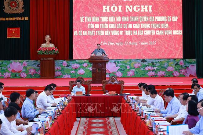 Thủ tướng Phạm Minh Chính chủ trì Hội nghị về thực hiện mô hình chính quyền địa phương 02 cấp và triển khai các dự án trọng điểm vùng ĐBSCL. Ảnh: Dương Giang-TTXVN 
