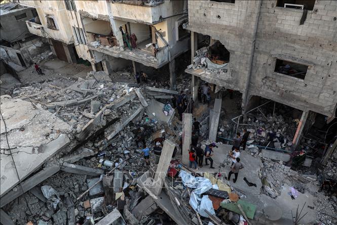 Đống đổ nát sau cuộc không kích của Israel xuống Dải Gaza. Ảnh: THX/TTXVN