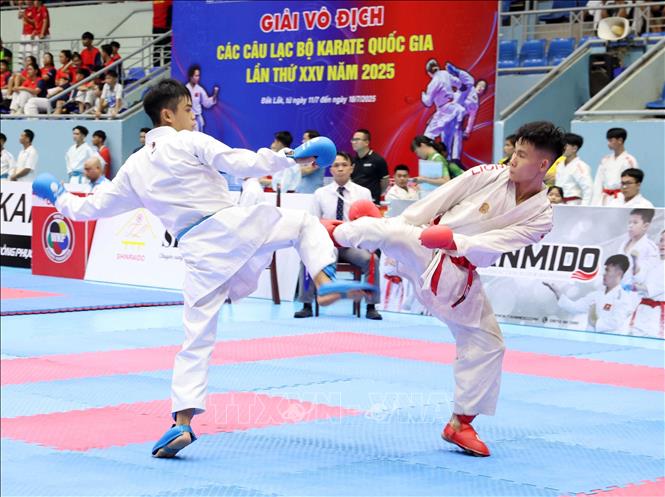 Vận động viên thi đấu sau Lễ khai mạc. Ảnh: Hoài Thu – TTXVN