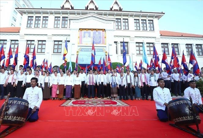 Hoạt động chào mừng tại trụ sở Cơ quan hành chính thủ đô Phnom Penh. Ảnh: AKP/TTXVN phát