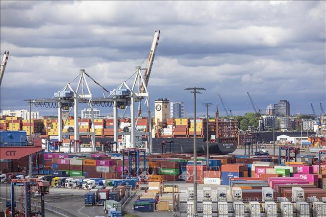 Cảng hàng hóa ở Hamburg, Đức. Ảnh: THX/TTXVN