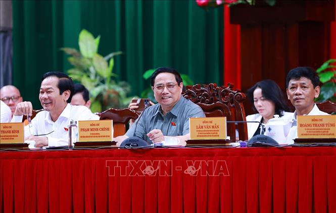 Thủ tướng Phạm Minh Chính và Đoàn đại biểu Quốc hội thành phố Cần Thơ tiếp xúc cử tri sau Kỳ họp thứ 9, Quốc hội khoá XV. Ảnh: Dương Giang-TTXVN
