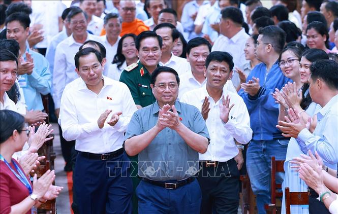 Thủ tướng Phạm Minh Chính đến buổi tiếp xúc cử tri thành phố Cần Thơ. Ảnh: Dương Giang-TTXVN
